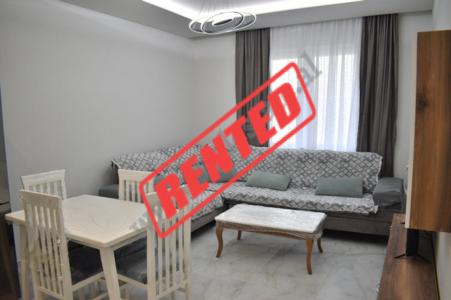 Apartament 1+1 me qira ne rrugen Havzi Nela ne zonen e Paskuqanit.
Pozicionohet ne katin pare te nj